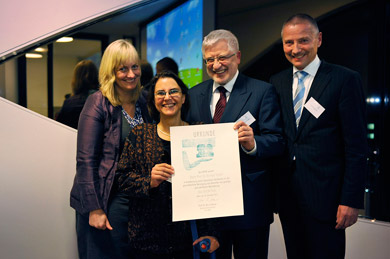 Urkundenverleihung an den Preisträger Prof. Dr. Michael Seidel; v.l.n.r. Prof. Dr. Jeanne Nicklas-Faust, Prof. Dr. Ute Lindauer, Prof. Dr. Michael Seidel, Dr. Michael Wunder