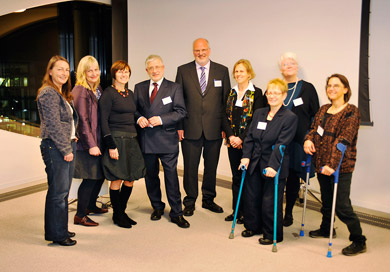 v.l.n.r. Dr. Sigrid Graumann, Prof. Dr. Jeanne Nicklas-Faust, Frau Seidel, Prof. Dr. Michael Seidel, apl. Prof. Dr. Hans-Walter Schmuhl, Frau Ina Krause-Trapp, Dr. Petra Fuchs, Dr. Katrin Grüber, Prof. Dr. Ute Lindauer