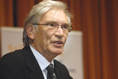 Dr. Konrad Schily hält die Festrede zur Gründung des Freundes- und Fördererkreises